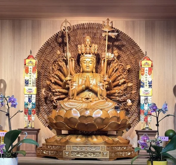 淨覺學苑大殿供奉的千手觀音木雕法像